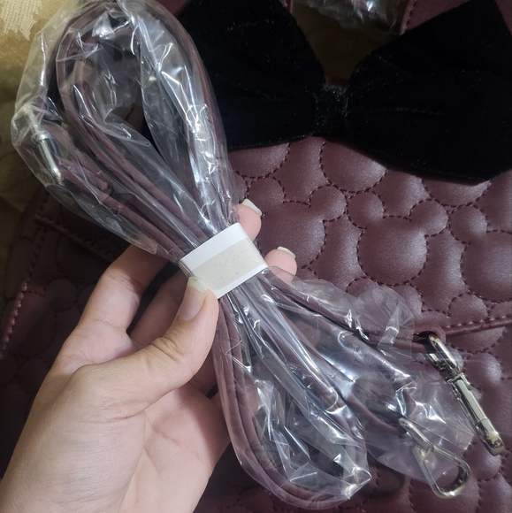 Minnie mouse quilted raspberry crossbody loungefly - Picture 5 of 5